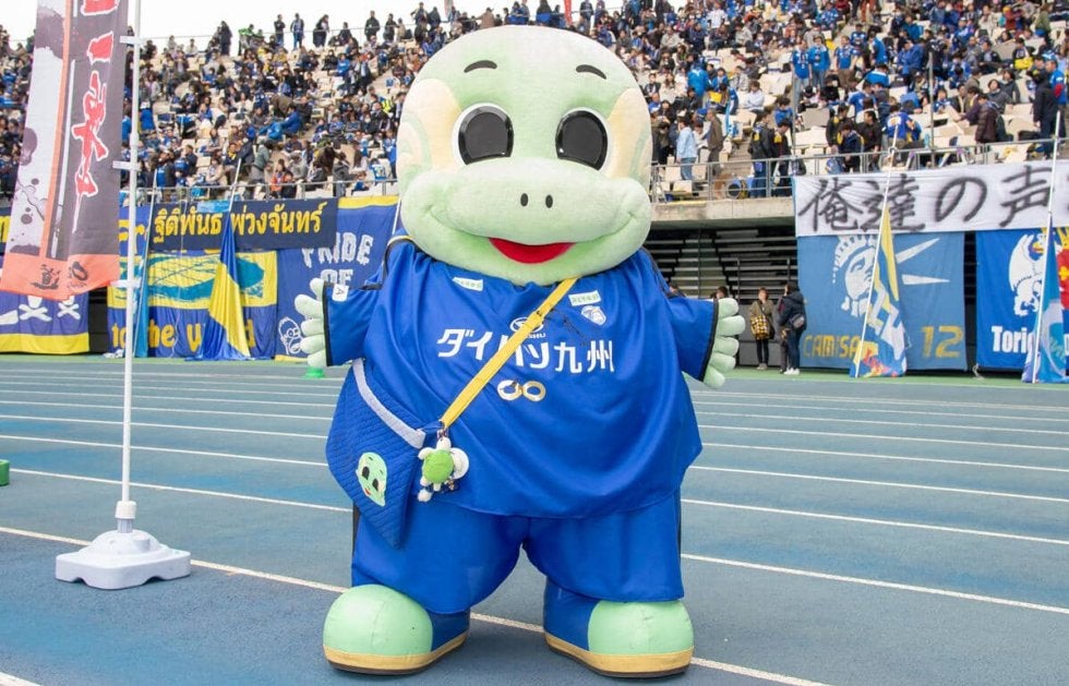 進撃の巨人　トリニータ　30周年記念シャツ　2枚 大分トリニータ 大分トリニータ30周年記念シャツ～進撃の巨人ver
