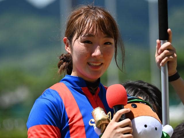 非売品 永島まなみ 100勝記念 ブルゾン 非売品 永島まなみ 100勝記念 ブルゾン M