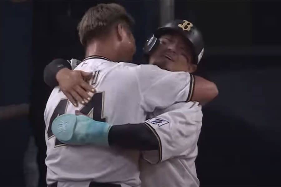 劇的サヨナラもたらした“ちょこん”が「可愛い」　森友哉の珍行動が反響「笑った」