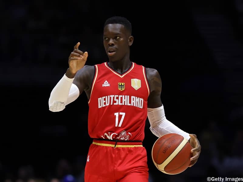 パリ五輪の開幕セレモニーでレブロン、シュルーダー、アデトクンボが旗手に