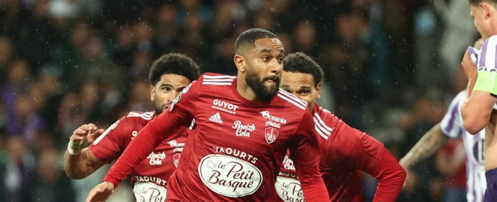 躍進のブレストが昨季レンタル加入の左SBアマヴィを獲得！ マルセイユでは長友佑都とのポジション争いも