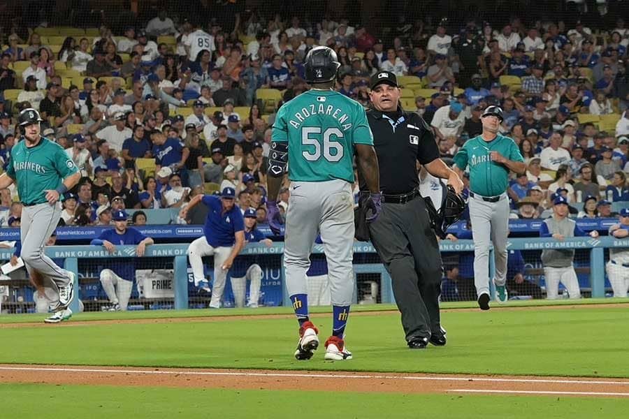 大谷出場のド軍戦で一触即発…先発と腕組み男が大口論　両軍ベンチ飛び出し球場騒然