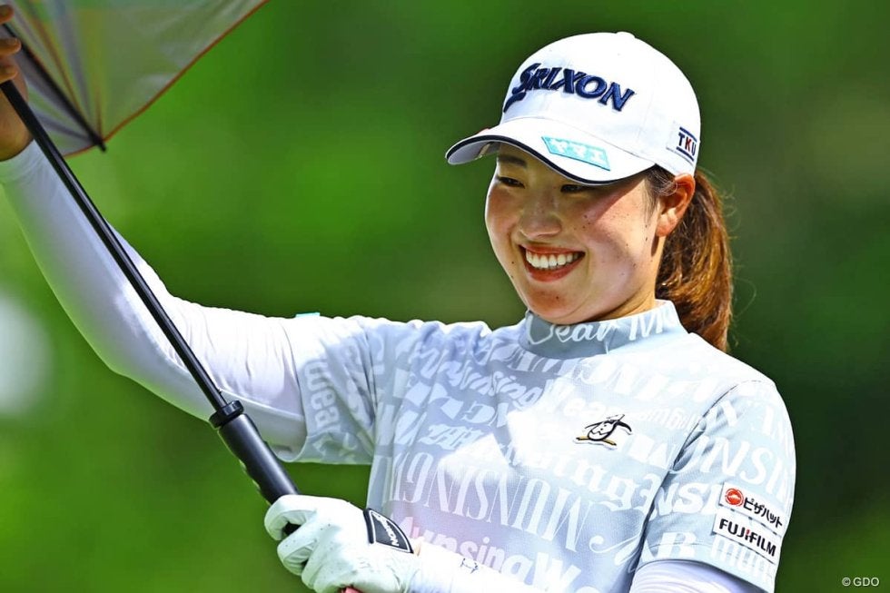 国内メジャー初制覇へ竹田麗央が首位キープ 3打差2位に岩井明愛