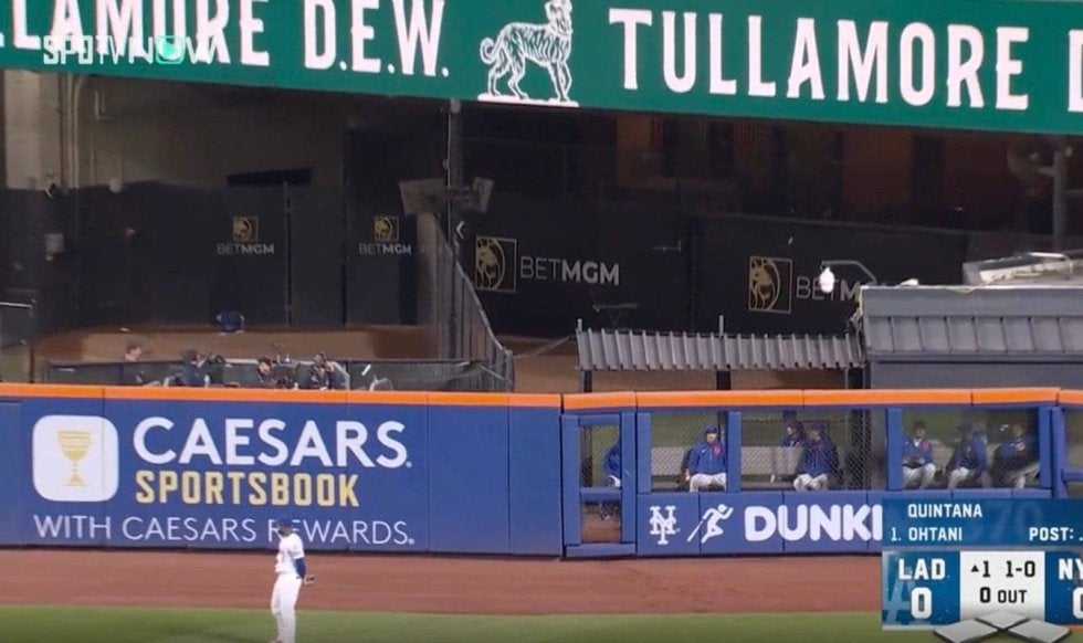 大谷翔平、弾丸PS3号で“異変”「ヤバすぎ」 外野手がドン引き… 頭上を“爆速通過”で「動いてもムダ」