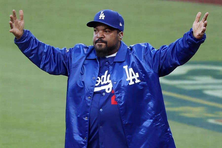 LA出身大スター登場は「さすが華やか」 大谷ら鼓舞…球場大熱狂で