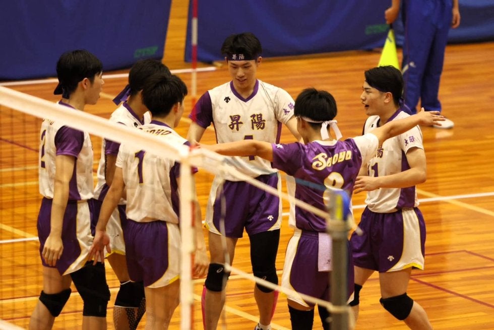 昇陽高と清風高が本戦へ ともにサーブで勝利をたぐり寄せる【春高2025