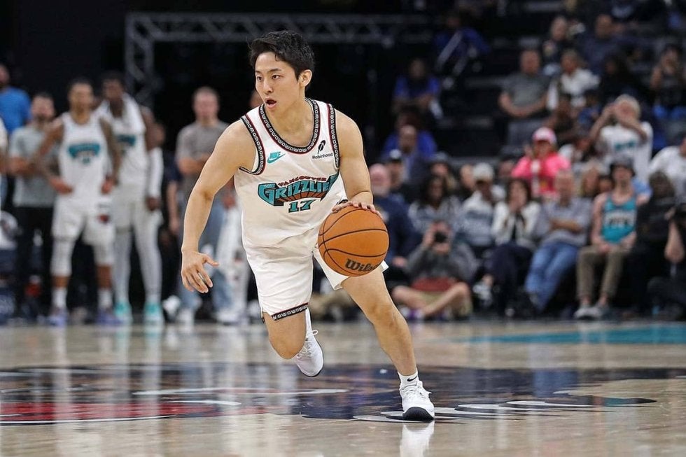 【NBA】河村勇輝が6戦目で初得点　日本人4人目の快挙に「特別な夜」と米メディア　エースのジャ・モラントも喜び爆発