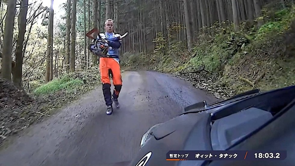 衝撃クラッシュにドライバーは怒り爆発！ ラリージャパンで異例の“中断”…中継が捉えた大波乱の一部始終