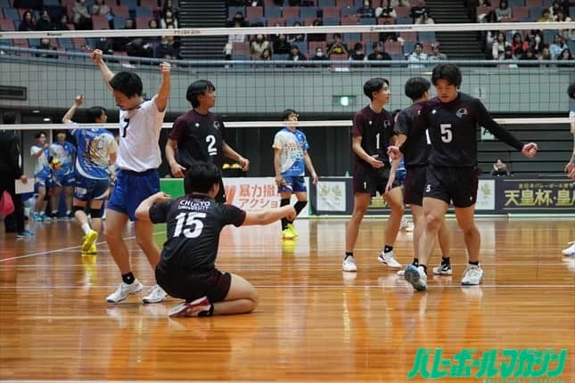 【バレー】天皇杯・皇后杯ファイナルラウンドが開幕。Vチームを破った女子の筑波大、青学大、東女体大、男子の中京大、天理大などが2回戦へ。高校勢は女子の東九州龍谷と今治精華がSVチームからセットを奪う