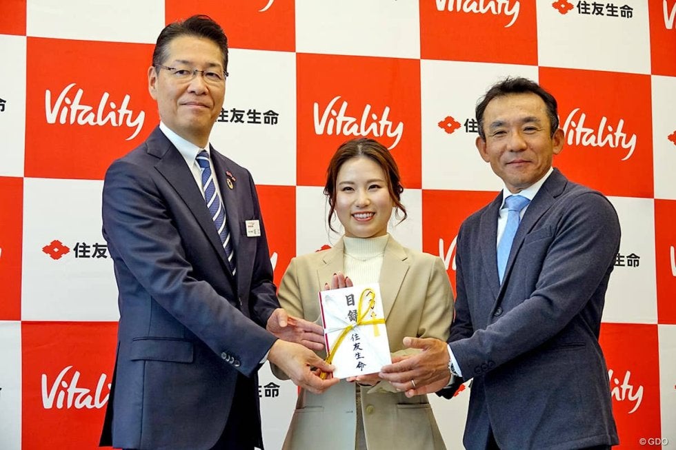 西村優菜がジュニア育成への寄付金を贈呈 「ジュニアのレベルがもっと上がれば」