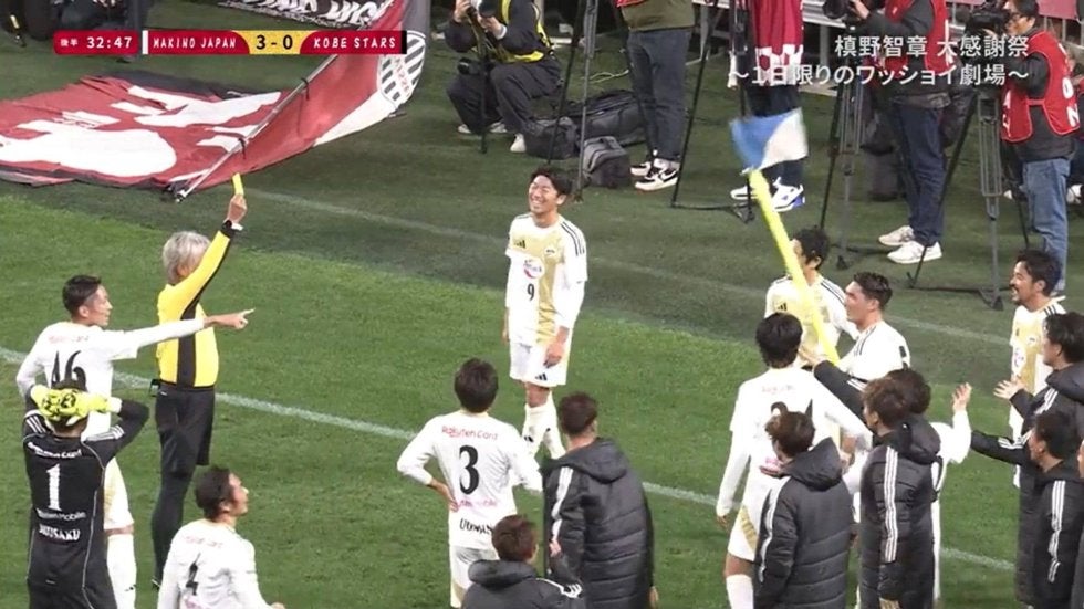 レッドカード！」槙野智章、自身の引退試合でVAR→イエロー累積で退場