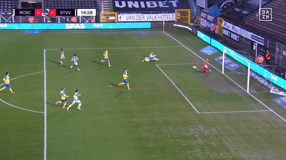 「また止めた」小久保玲央ブライアン、“驚異の横っ飛び”が話題沸騰！ 左手一本でスーパーセーブ「さすが国防」称賛続々