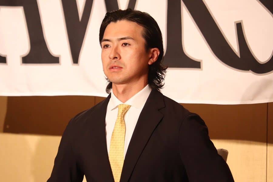 鷹・上沢直之が入団会見「熱意に僕の心が打たれた」　移籍後“初”の公の場…背番号「10」