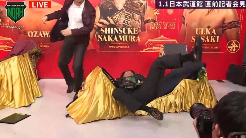 記者会見で王者が挑戦者を“失神”させ強制終了のアクシデント 「嘘だろ」「マジかよなにこれw」ファン騒然