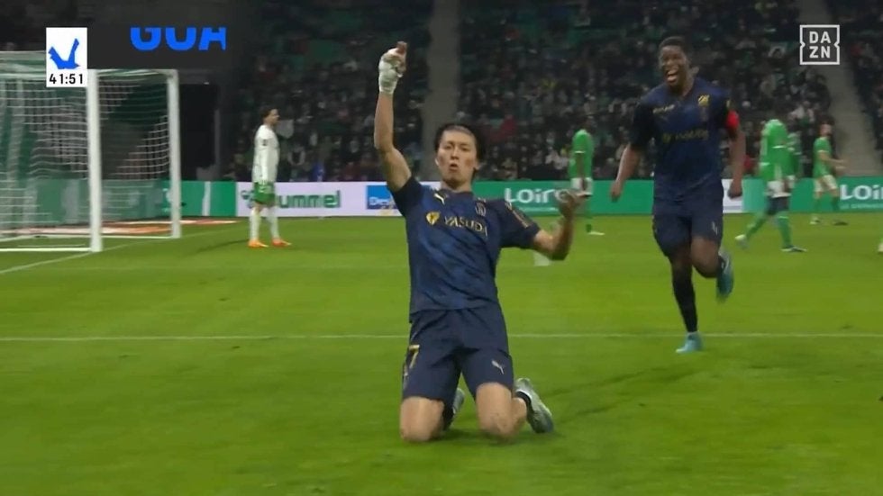 「うそやろ？」中村敬斗が歓喜の“ニースラ”ゴールセレブレーションでまさかの負傷？「今ので怪我？」「洒落にならんて」ファン騒然