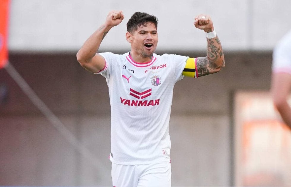 元セレッソ大阪 レオセアラ選手 背番号9 鹿島の新9番はFWレオ・セアラ!! C大阪から完全移籍加入…昨季J1