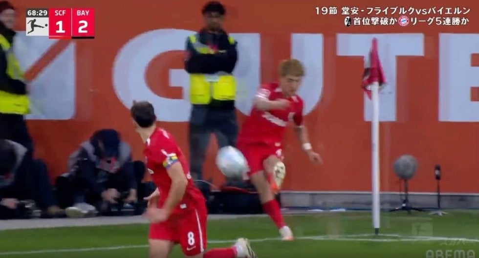 スタジアム騒然！ 堂安律、鋭く落ちる“完璧クロス”→“神アシスト”炸裂の瞬間「エグいな」 バイエルン守備陣もドン引き…「いいボールすぎる」