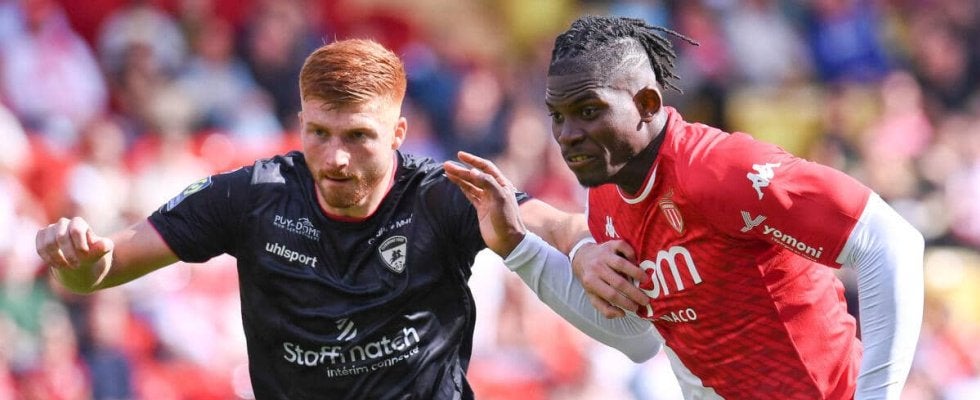 バレンシアDFカウフリーズ、レンタル終了でザルツブルクへ