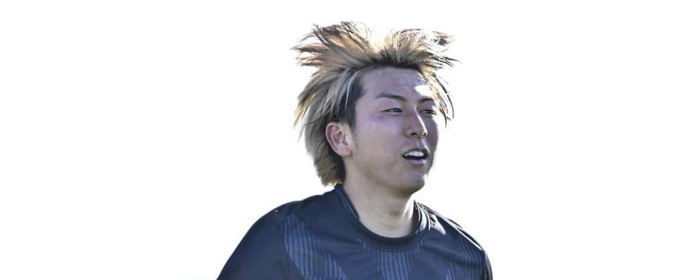 「2点目天才すぎるだろ」J1浦和の新戦力MF松本泰志の鮮やか“ボレールーブ弾”に脚光！「スーパーゴールすぎる」「ダイレクトループうま」「いい選手獲得したね！」の声