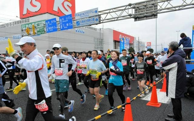 丸亀ハーフマラソン、8685人讃岐路を駆け抜ける　日本記録も誕生