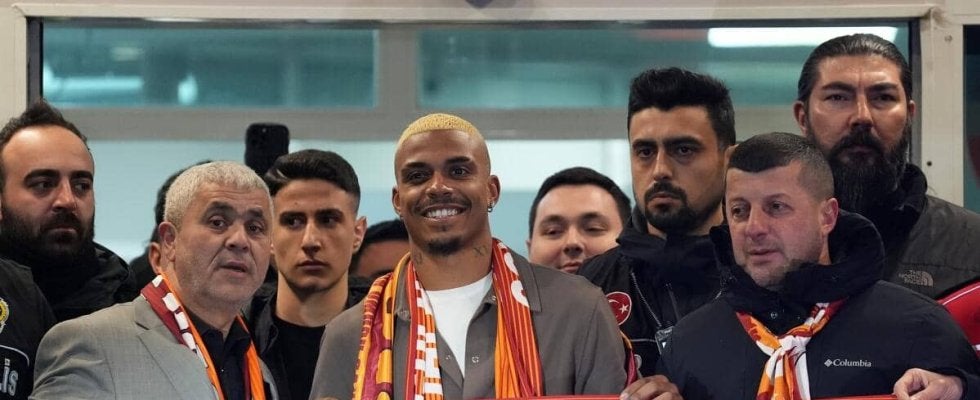 ウルブス退団を志願したレミナが4年半ぶりにガラタサライへ復帰｢戻ってこれて嬉しいよ｣