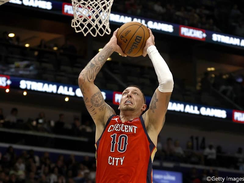 サンダーがペリカンズとのトレードでベテランセンターのダニエル・タイスを獲得