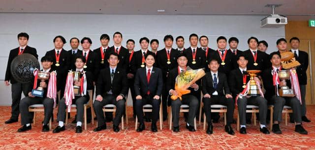 桐蔭学園ラグビー部、2連覇を報告　「花園の一戦一戦で成長できた」