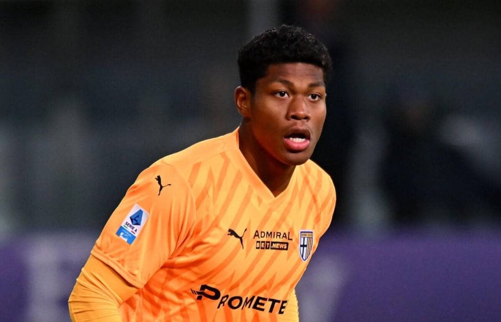 驚異のビッグセーブ披露したGK鈴木彩艶がセリエA第25節のベストイレブン入り！ 降格圏＆監督交代のパルマの数少ない光明