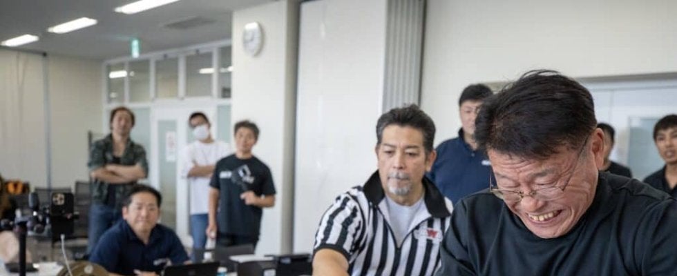 世界最小の格闘技アームレスリングの競技人口が増加中！\