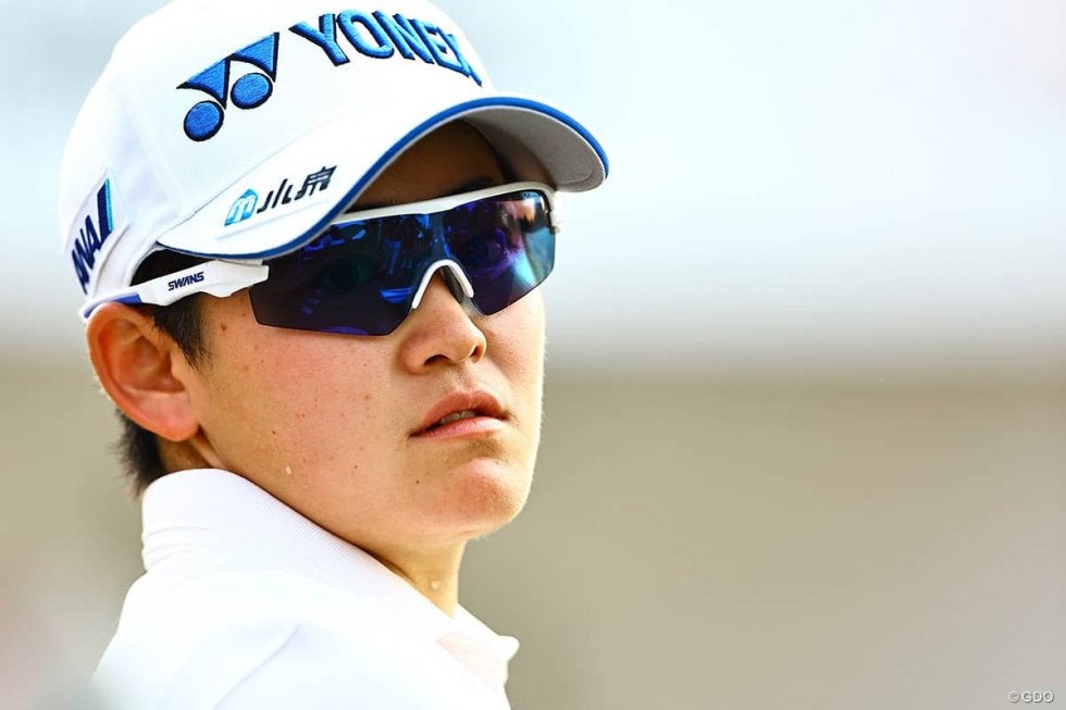 【速報】岩井明愛は首位と3打差で残り9ホール 前半「31」の猛チャージ