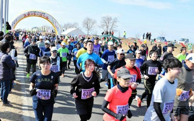 筑後川河口の景色楽しみラン　福岡・佐賀県境で大川木の香マラソン