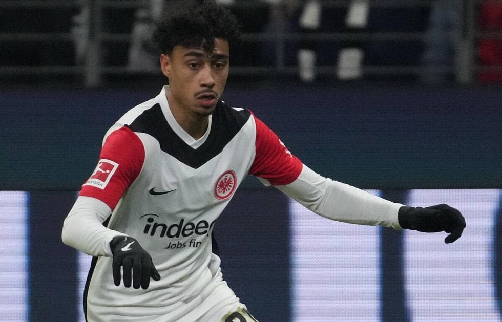 フランクフルトが左WBの主力となったU-21ドイツ代表ブラウンと2030年