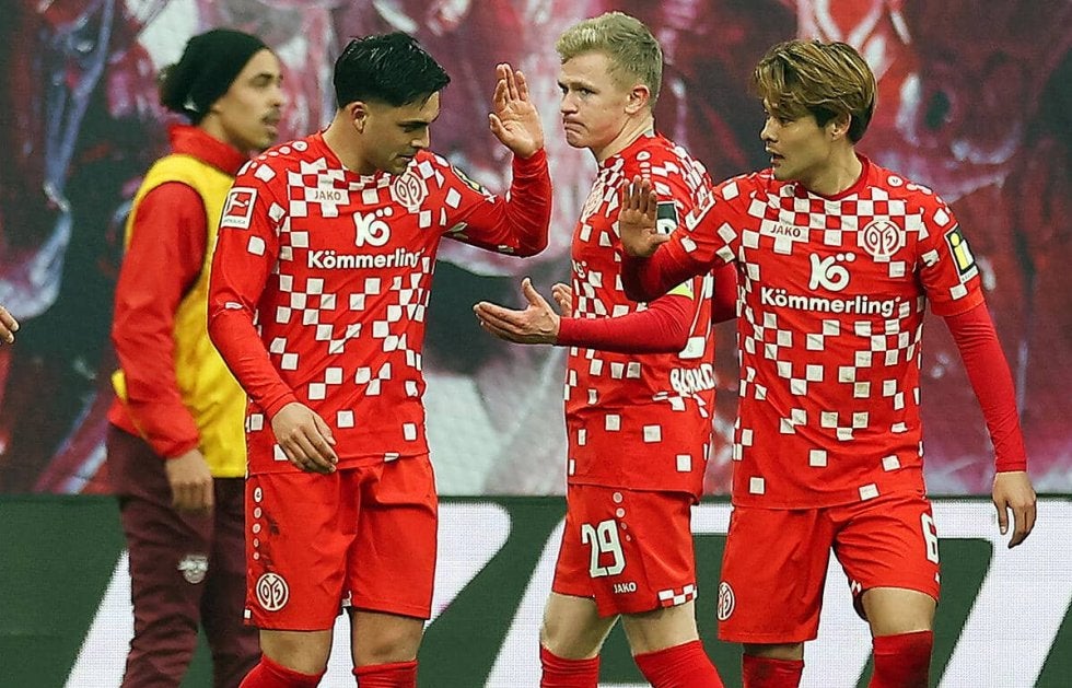 ライプツィヒに逆転勝利のマインツが3連勝で暫定4位浮上！　フル出場の佐野海舟は八面六臂の躍動【ブンデスリーガ】