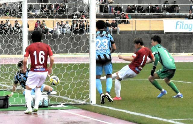 高知ユナイテッドSCがJリーグ初得点、初勝利はならず