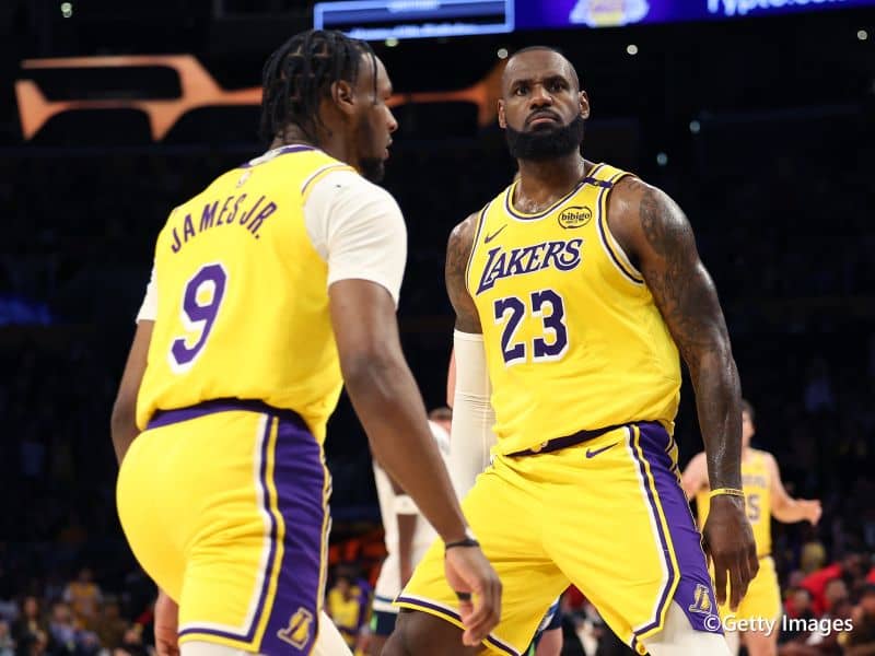 「息子に関わるな」レブロンが試合中にコメンテーターと対峙…当事者は釈明も批判集中