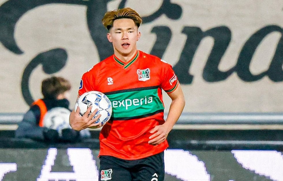 NECの塩貝健人がエールディビジ2点目！ 後半ATに見事な動き出しからヘッドで合わせる