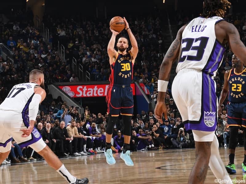 ひ*で様 ステフィン・カリー（Stephen Curry）　3p4000本達成記 ステフィン・カリーが前人未到の大記録達成…3ポイント通算4000本