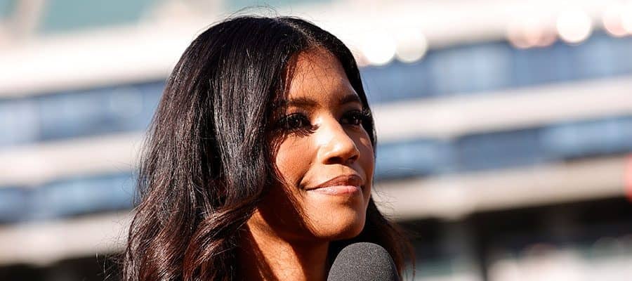 渋谷の喧騒でもひと際目立つ美人レポーター「素敵」　日本人大歓迎「楽しんで！」