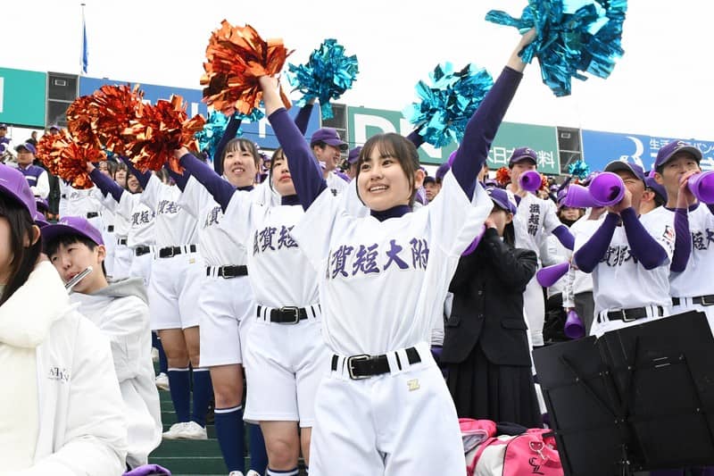 大阪桐蔭チアリーダーが「滋賀短大付」ユニで友情応援 選抜高校野球