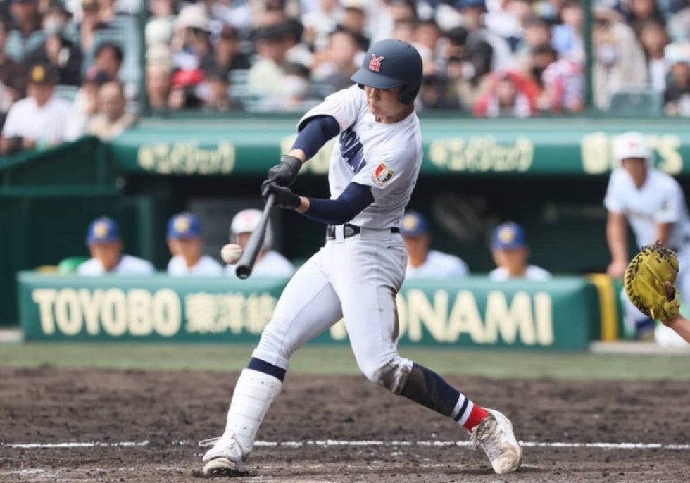 横浜打線が155キロ右腕を攻略して19年ぶり決勝へ、阿部葉が石垣からタイムリー、織田は7回無失点【25年センバツ】