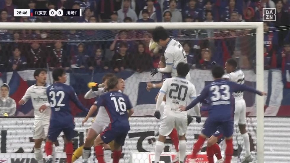 「意味わからん」192cm高井幸大の規格外ヘディング弾が幻に「どこがファウルなの？」高すぎるダイレクトヘッドが取り消しになった瞬間