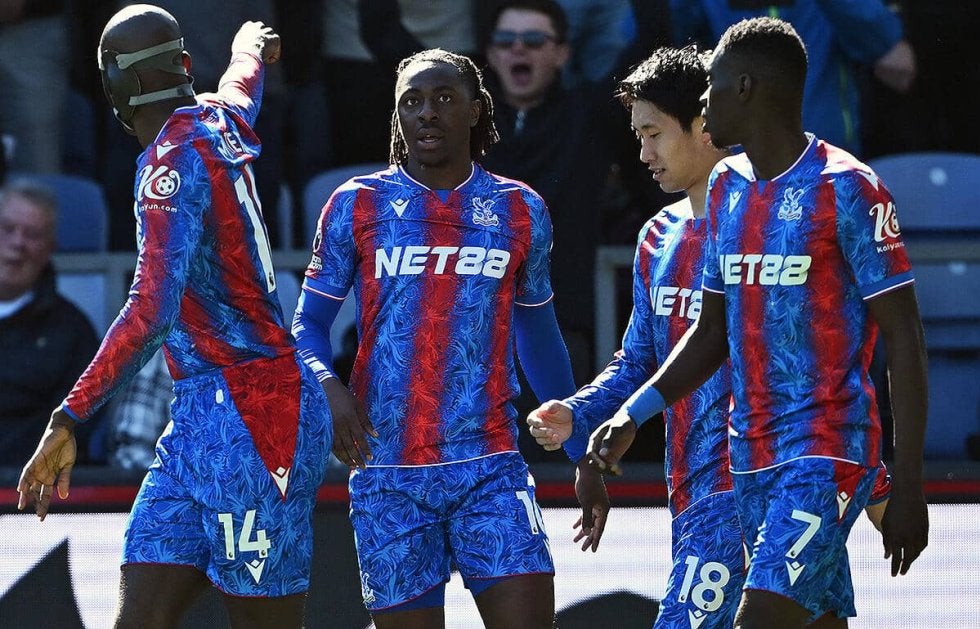 退場誘発の鎌田大地が三笘薫との日本人対決制す！　合計3人の退場者出たM23ダービーはパレスに軍配【プレミアリーグ】