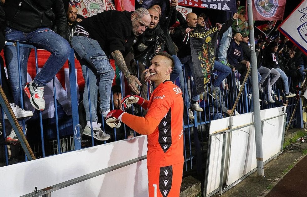 ボローニャの守護神スコルプスキが来季も残留！　クラブが延長OP行使