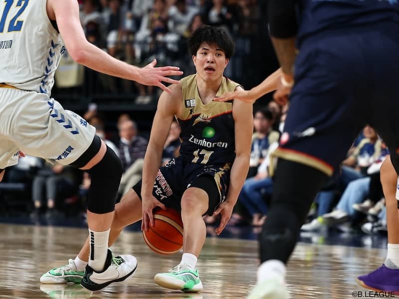 琉球ゴールデンキングスが100点ゲーム快勝でCS進出決定…崎濱秀斗が3ポイントでホーム初得点