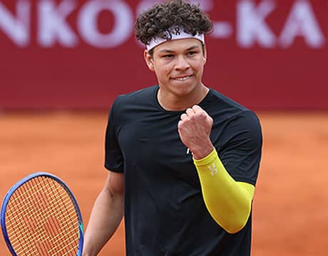 史上初、米選手がクレーで4強