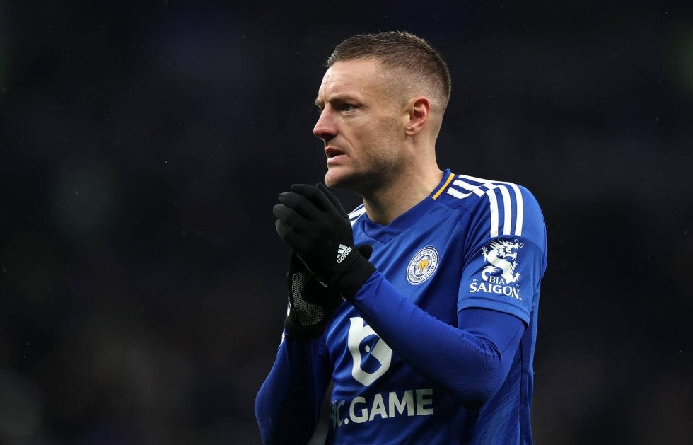 「恥ずべきシーズンだった」2部優勝も1年で降格決定のレスター、38歳ヴァーディが謝罪…元日本代表FWはエール「残ってプレーを続けるべき」