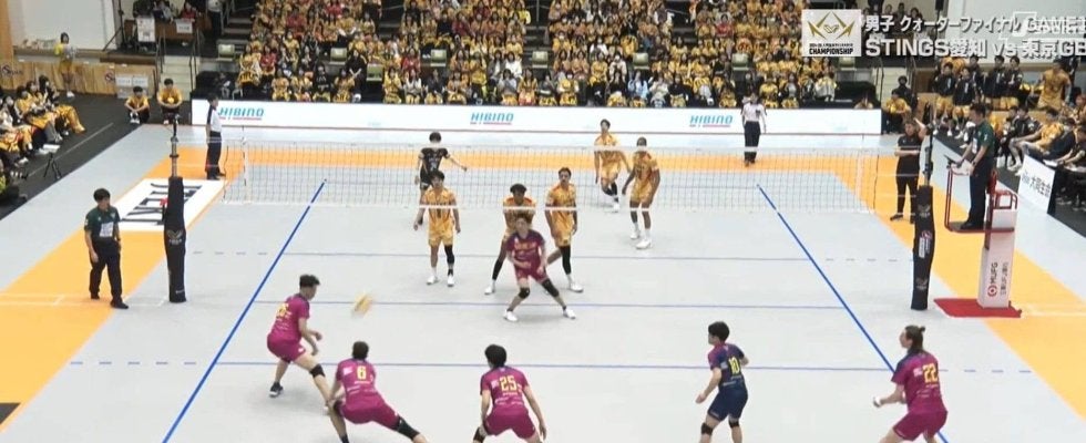 男子バレー、曲がって落ちる衝撃サーブに相手も“お見合い”