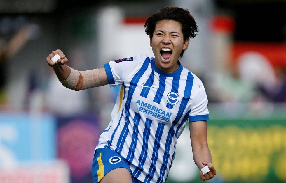 なでしこジャパン　ウォームアップウエア清家貴子選手 なでしこジャパンが個性はじける“リラックス”公式ポートレート