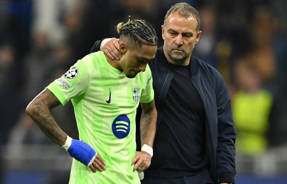 3冠の夢潰えたバルセロナ、フリック監督は主審のジャッジに苦言も名