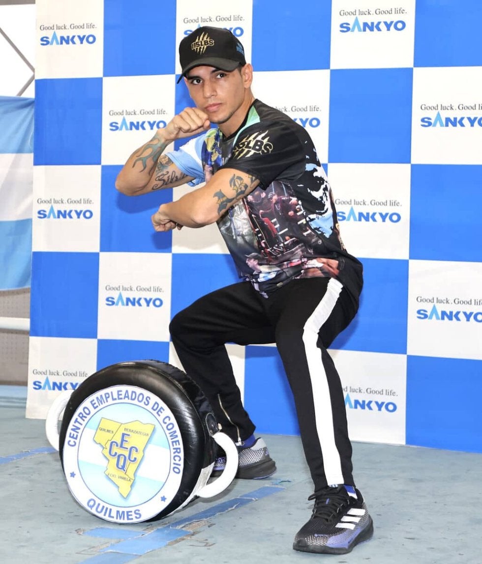 井岡と再戦の王者マルティネスが公開練習